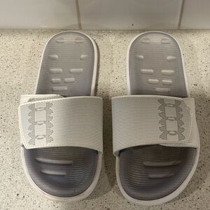 Men's Under Armor Gray/White Slide Sandals, Size 7/8.5